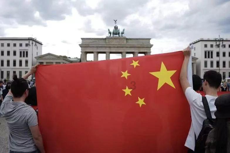 当传统非遗遇上科技,木偶机器人给小朋友带来新奇体验